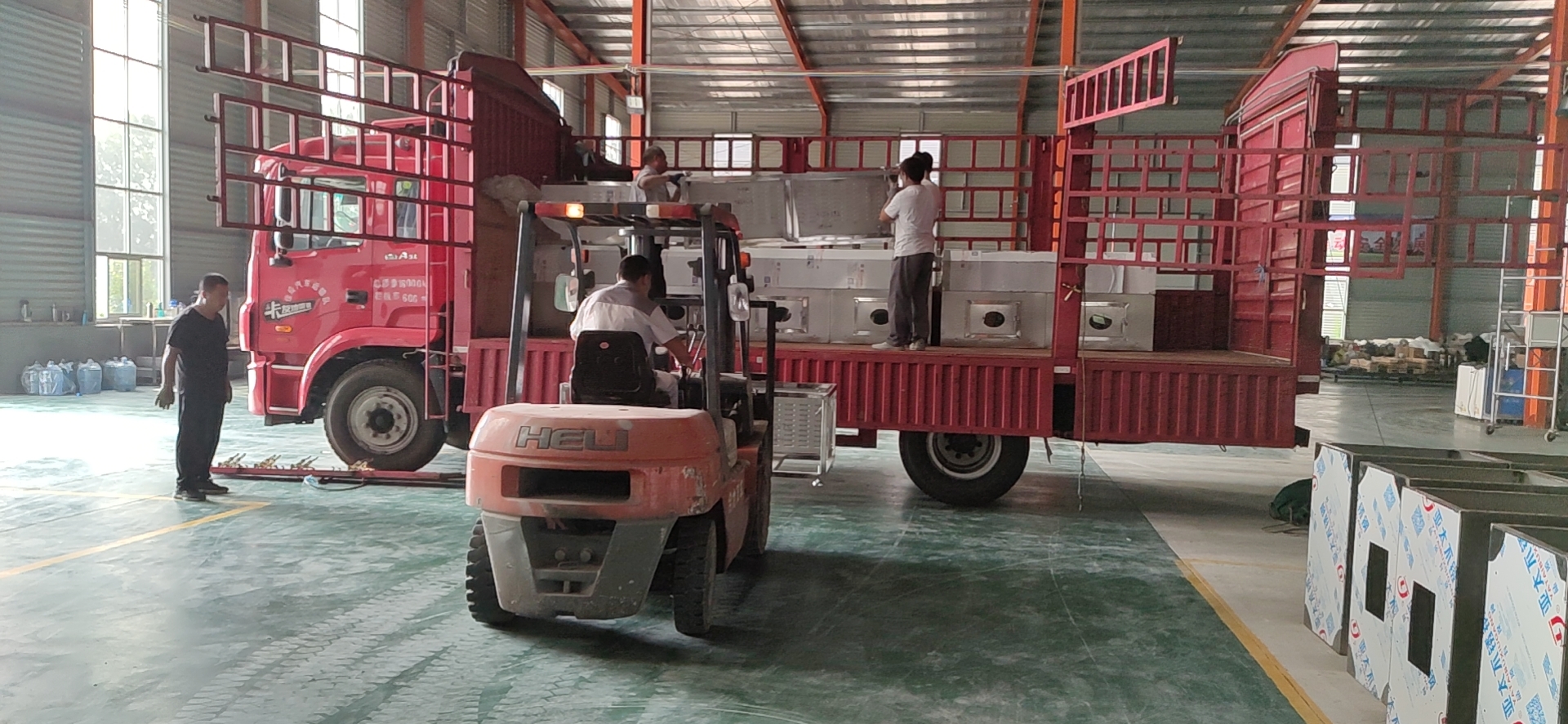 80KW microwave chili powder sterilization machine loading for client in CHONG QING City China